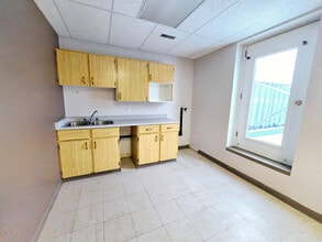 10577 109 St NW, Edmonton, AB à louer Photo de l’immeuble– Image 1 sur 6