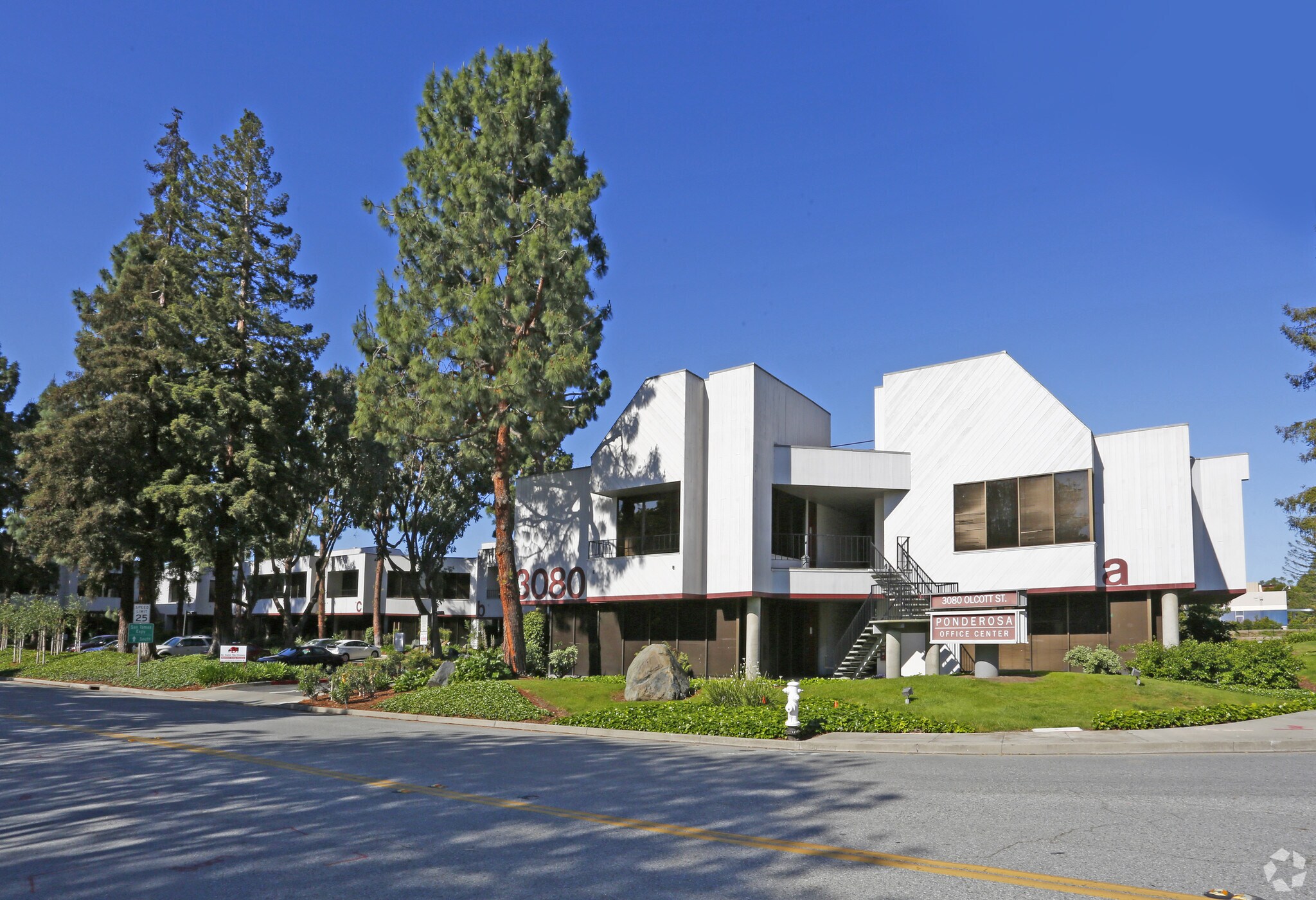 3080 Olcott St, Santa Clara, CA à louer Photo principale– Image 1 sur 12