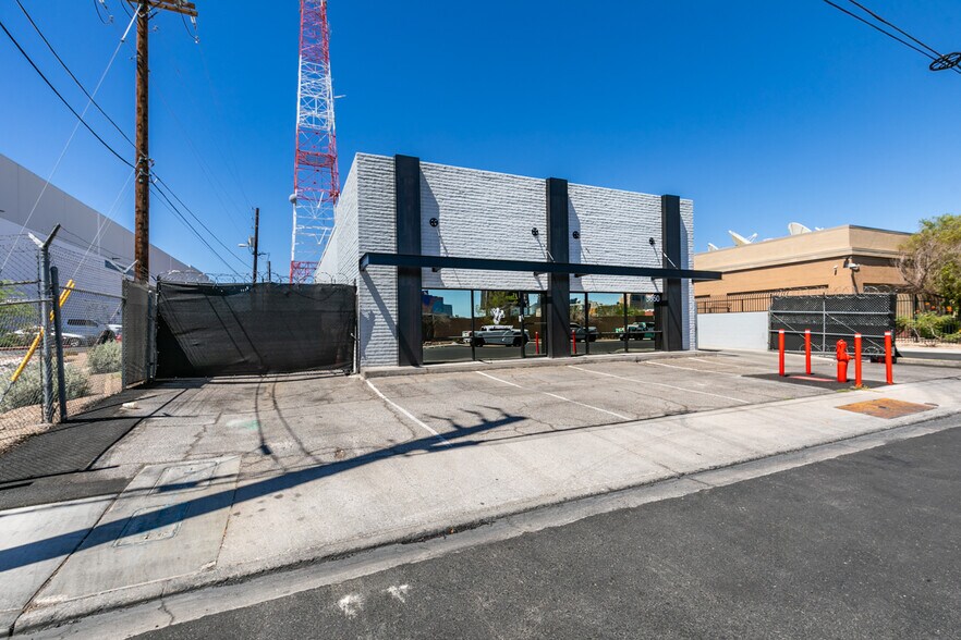 3850 Pioneer Ave, Las Vegas, NV à vendre - Photo de l’immeuble – Image 2 sur 37