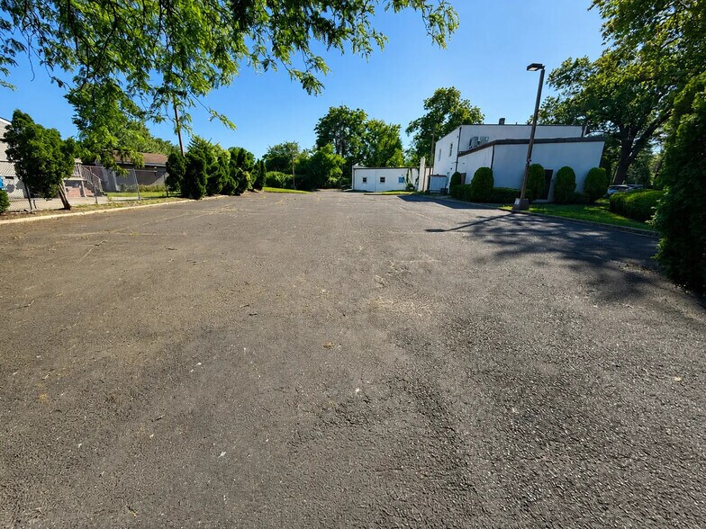10-16 Reeves Ave portefeuille de 3 biens à vendre sur LoopNet.fr - Photo de l’immeuble – Image 3 sur 10