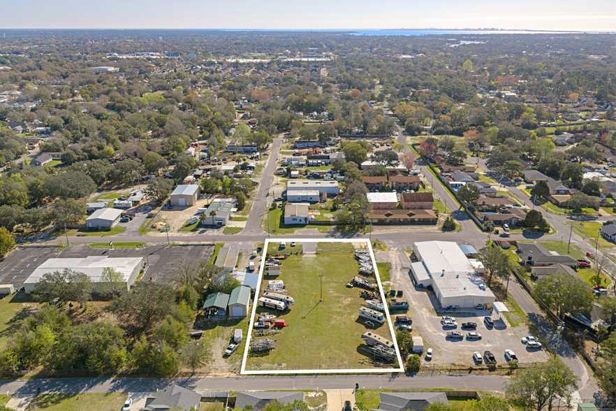 706 Edge St, Fort Walton Beach, FL à louer - Photo principale – Image 1 sur 10