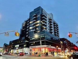 Plus de détails pour 42-33-42-37 Main St, Flushing, NY - Logement à vendre