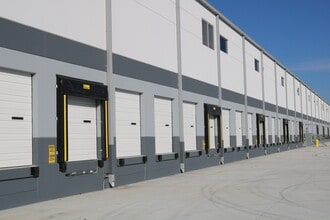 0000 Eastport Rd, Jacksonville, FL à louer Photo de l’immeuble– Image 1 sur 8