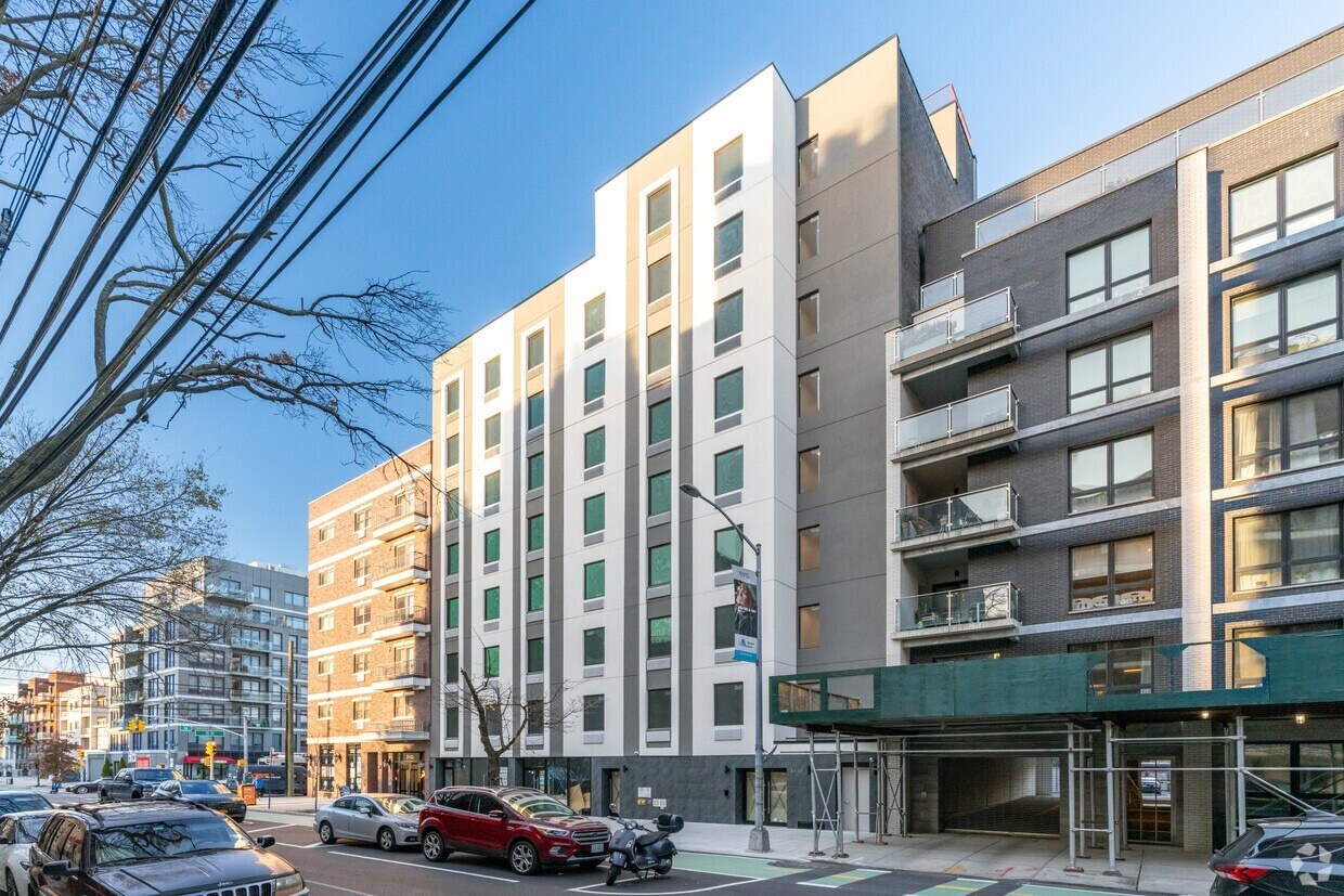 21-11 31st Ave, Astoria, NY à vendre Photo principale– Image 1 sur 6