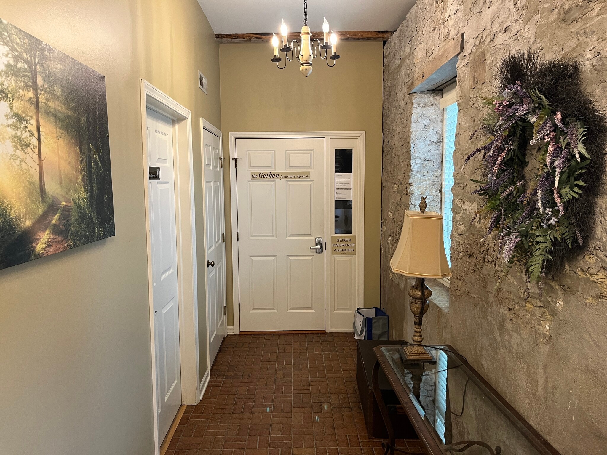 28 N Bennett St, Geneva, IL à louer Photo intérieure– Image 1 sur 10