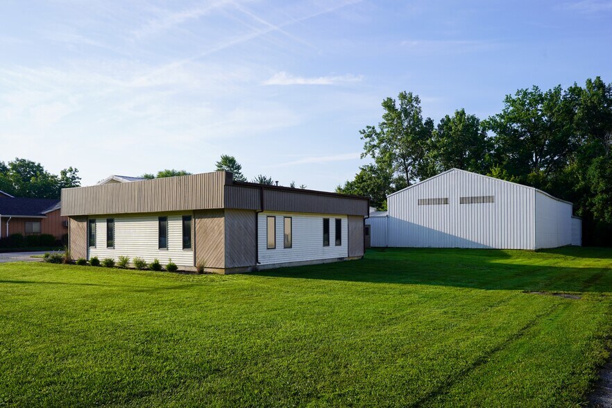 2605 Alma Ave, Fort Wayne, IN à vendre - Photo de l’immeuble – Image 2 sur 9