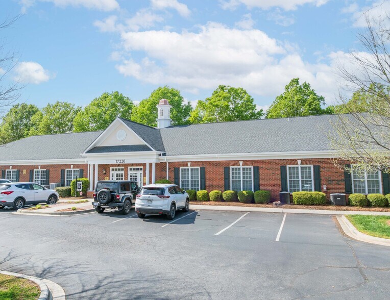 17228 Lancaster Hwy, Charlotte, NC à louer - Photo de l’immeuble – Image 1 sur 15