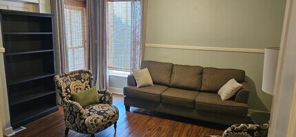 632 Holly Ave, Winston-Salem, NC à louer Photo de l’immeuble– Image 2 sur 2