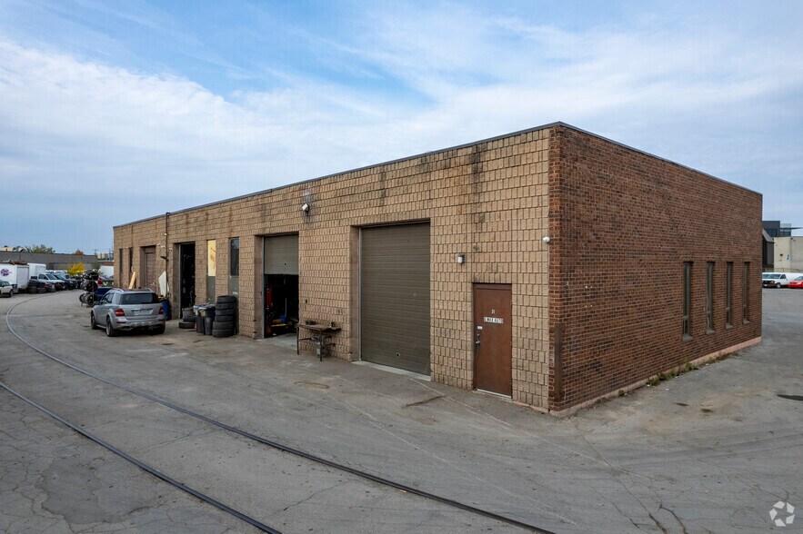101 Toro Rd, Toronto, ON à vendre - Photo de l’immeuble – Image 3 sur 12