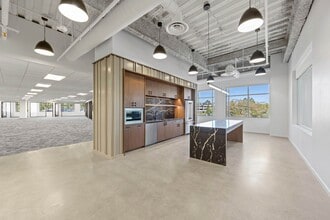 12544 High Bluff Dr, San Diego, CA à louer Photo intérieure– Image 1 sur 7