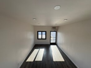 3601-3609 1/2 W Magnolia Blvd, Burbank, CA à louer Photo intérieure– Image 2 sur 3