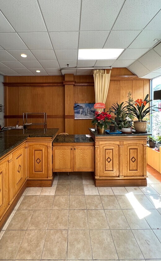 414 NE 70th St, Seattle, WA 98115 - Lot 6 -  - Photo intérieure - Image 1 of 3