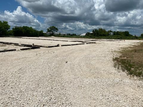 County Road 227-A, Clute, TX à louer - Photo de l’immeuble – Image 2 sur 5