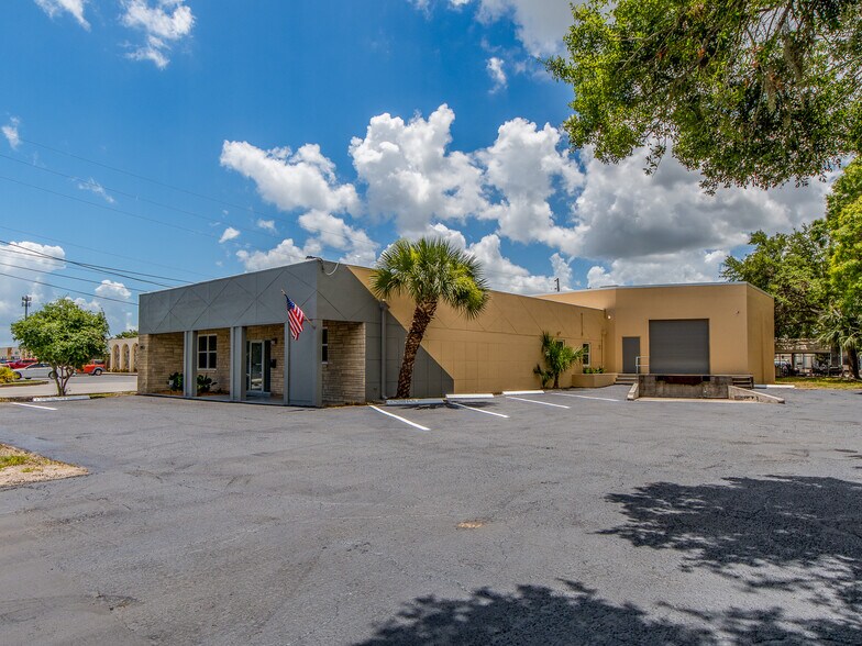 2051 Range Rd, Clearwater, FL à louer - Photo de l’immeuble – Image 1 sur 15