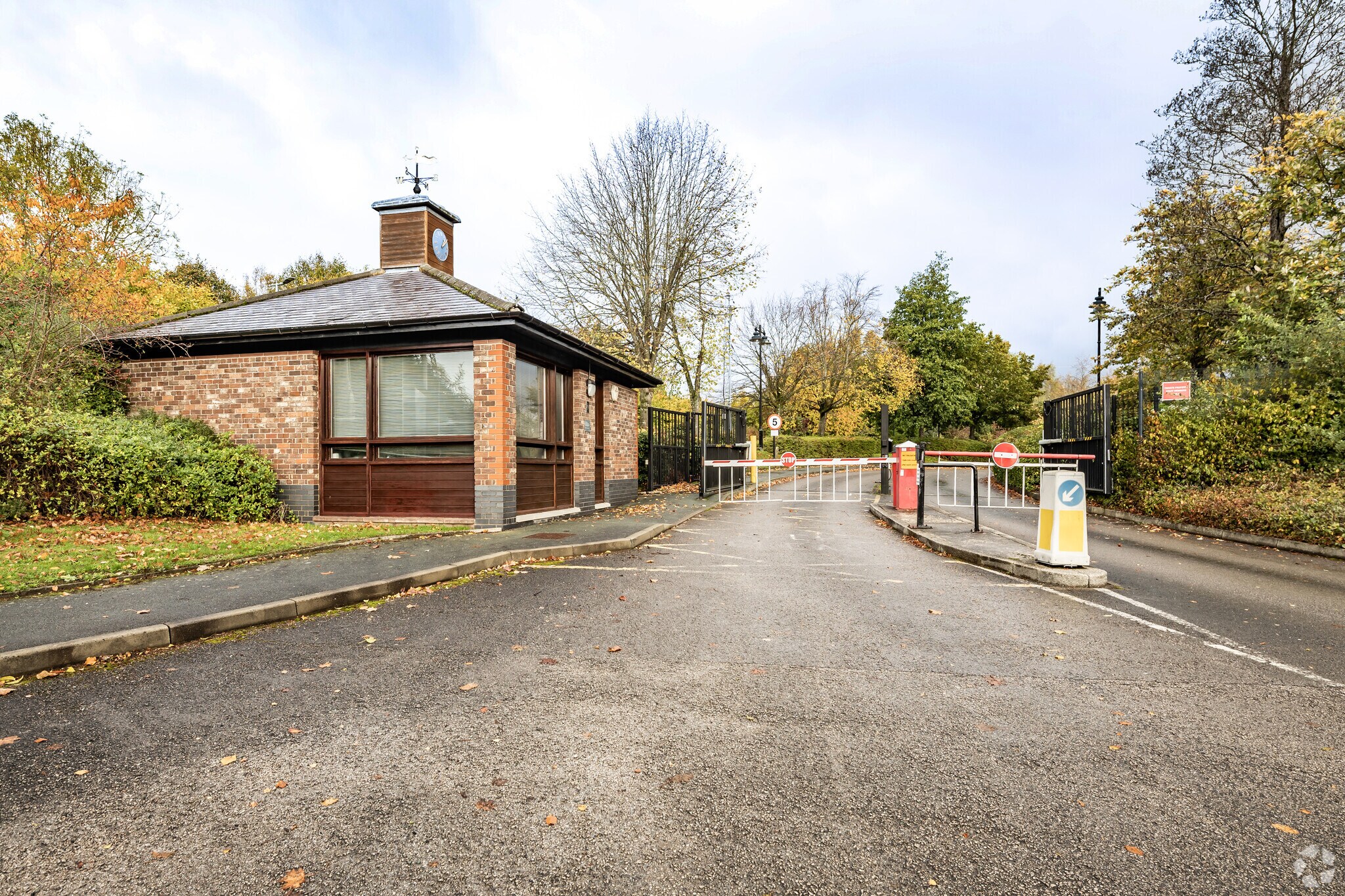 Greenalls Ave, Warrington à louer Photo principale– Image 1 sur 17