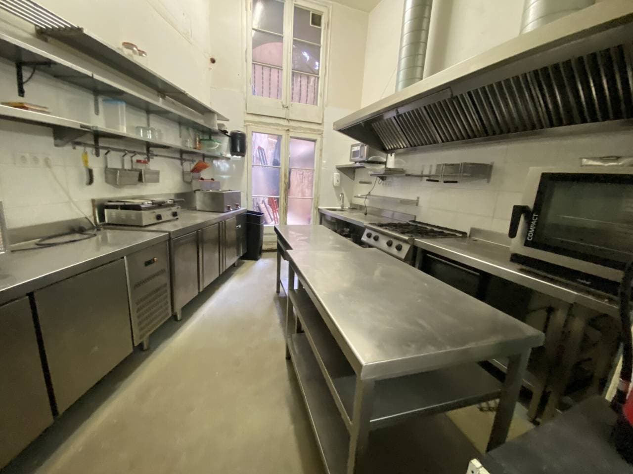 Local commercial dans Barcelone, Barcelona à louer Photo intérieure– Image 1 sur 4