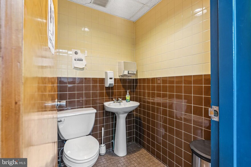 5803 Chew Ave, Philadelphia, PA à vendre - Photo de l’immeuble – Image 3 sur 52