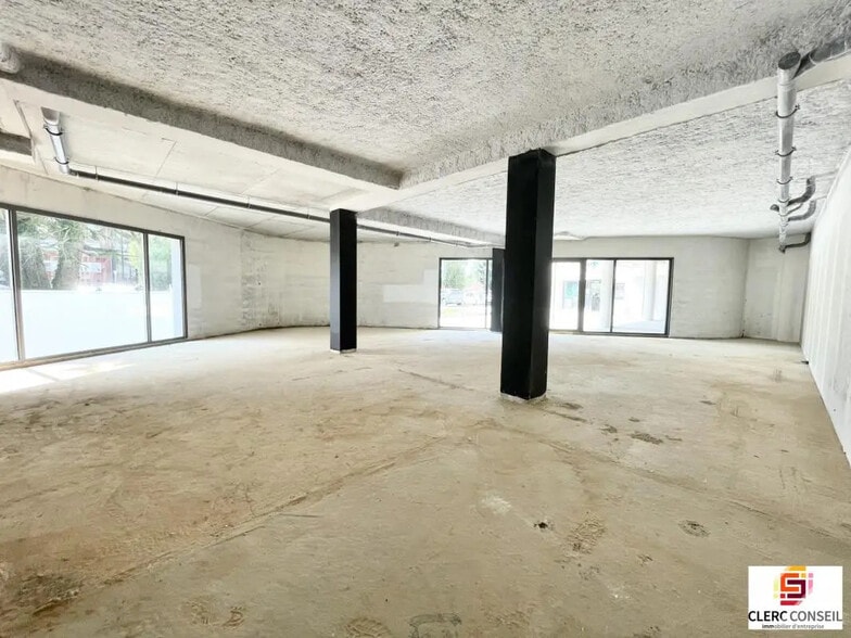 Local commercial dans Bihorel à vendre - Photo de l’immeuble – Image 2 sur 5