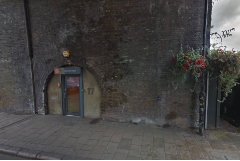 Redcross Way, Londres à louer Photo principale– Image 1 sur 2