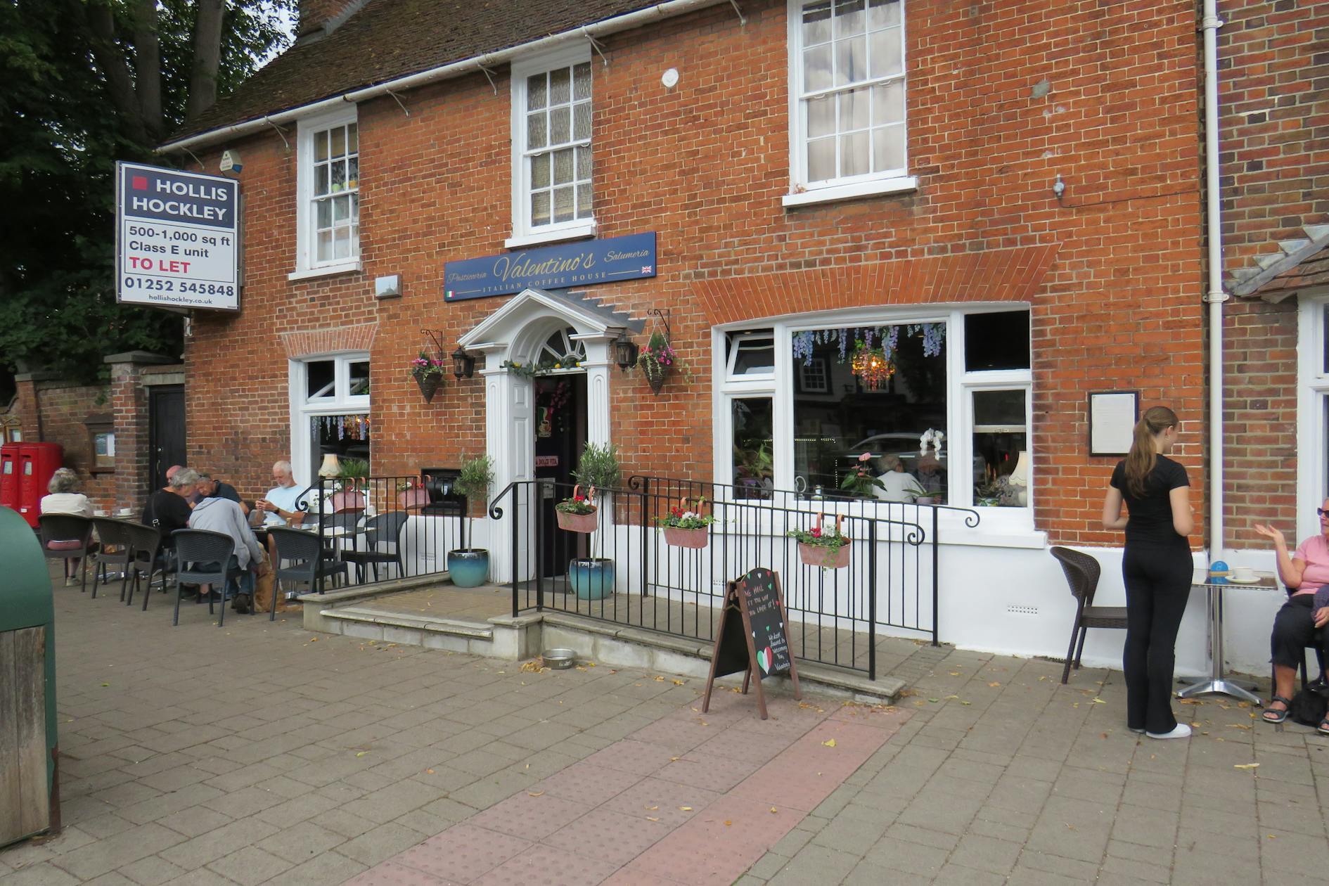 High St, Hartley Wintney à vendre Photo principale– Image 1 sur 5