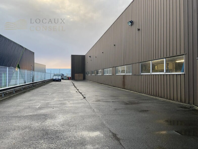 Local d'activités dans Argenteuil à vendre - Photo de l’immeuble – Image 2 sur 8