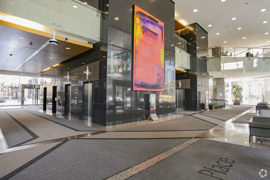 250 2nd St SW, Calgary, AB à louer - Hall d’entrée – Image 3 sur 11