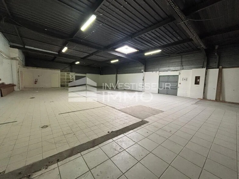 Local commercial dans Mareuil-lès-Meaux à louer - Photo de l’immeuble – Image 3 sur 4