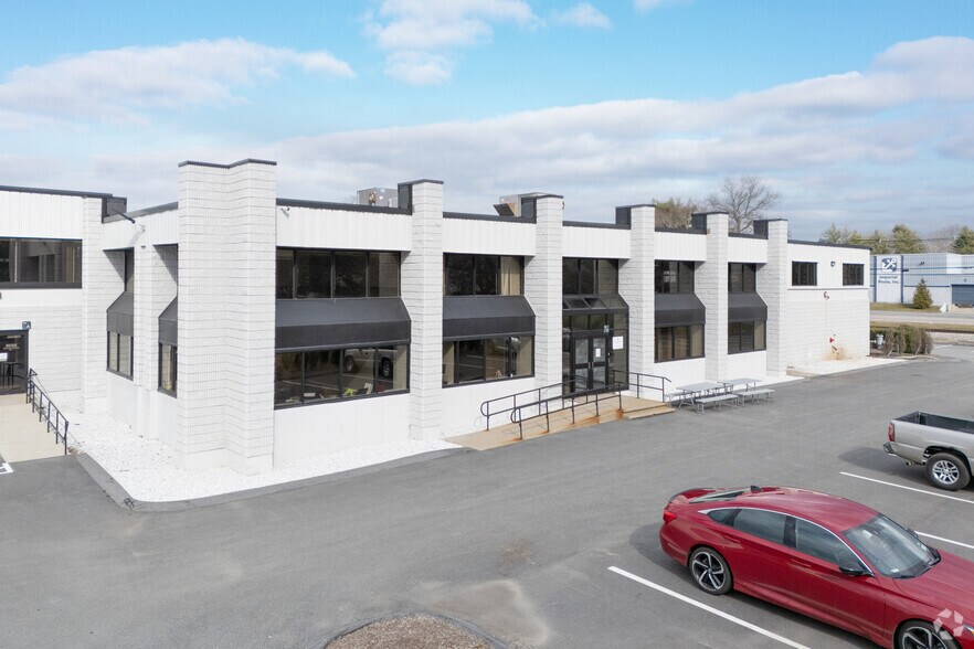 50 John Hancock Rd, Taunton, MA à louer - Photo principale – Image 1 sur 8