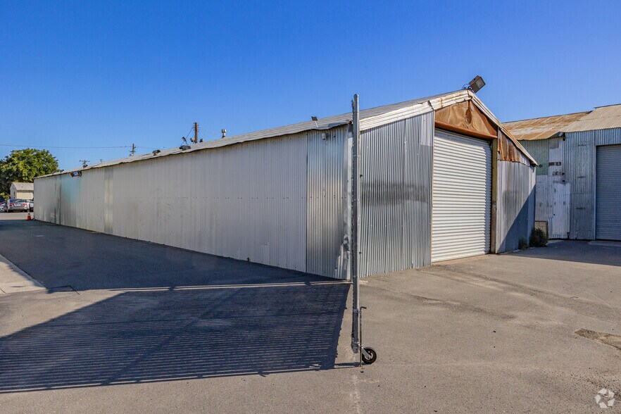 1002 E South St, Anaheim, CA à louer - Photo de l’immeuble – Image 2 sur 15