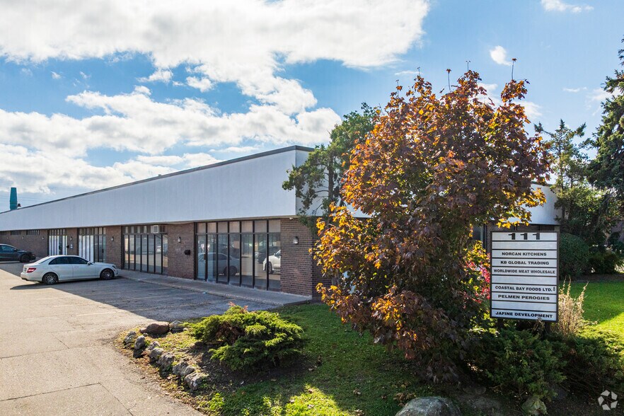 111 Martin Ross Ave, Toronto, ON à louer - Photo principale – Image 1 sur 3