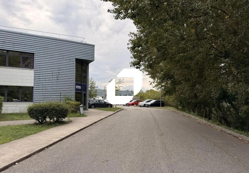 Bureau dans Échirolles à louer - Photo de l’immeuble – Image 3 sur 6