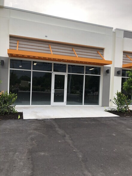 1243-1306 Santa Barbara Blvd, Cape Coral, FL à louer - Photo de l’immeuble – Image 3 sur 7