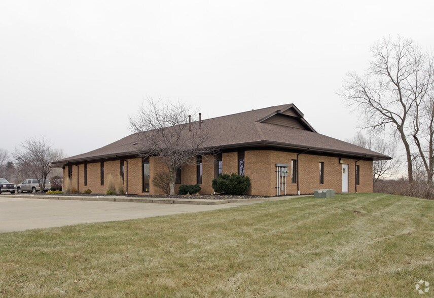2745 Nesbitt Ave, Akron, OH à vendre - Photo principale – Image 2 sur 17