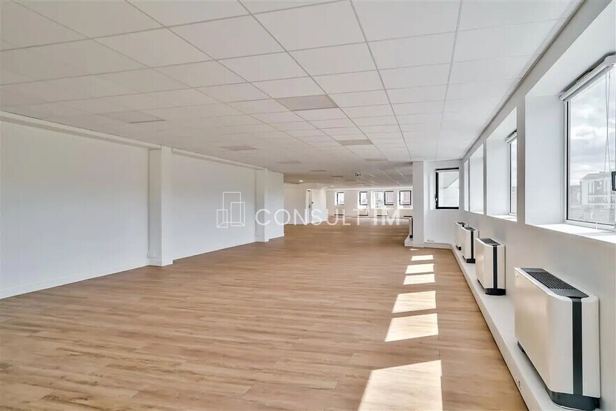 Bureau dans Issy-les-Moulineaux à louer - Photo de l’immeuble – Image 2 sur 9