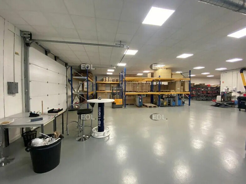 Local d’activités dans Reyrieux à louer - Photo de l’immeuble – Image 3 sur 6