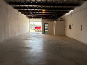 7999 Hansen Rd, Houston, TX à louer Photo intérieure– Image 2 sur 3