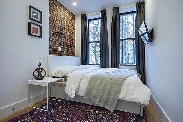 17-26 Woodbine St, Ridgewood, NY à vendre - Photo intérieure – Image 2 sur 6