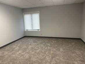 1 Austin Ave, Iselin, NJ à louer Photo intérieure– Image 1 sur 2