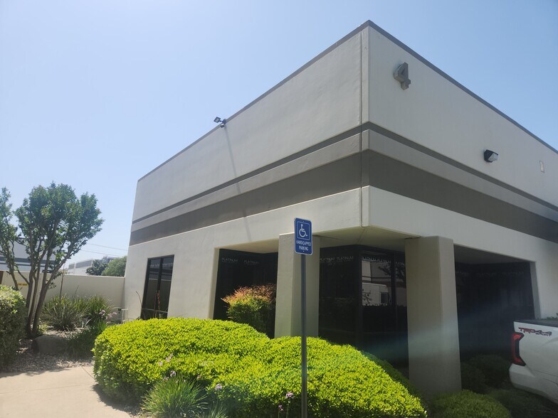 560 Birch St, Lake Elsinore, CA à vendre - Photo de l’immeuble – Image 2 sur 12