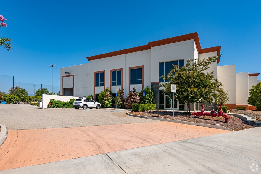 1889 Wheeler Ave, La Verne, CA à louer - Photo de l’immeuble – Image 3 sur 5