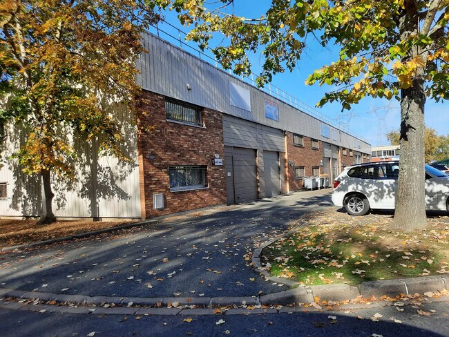 Plus de détails pour Local d'activités à louer