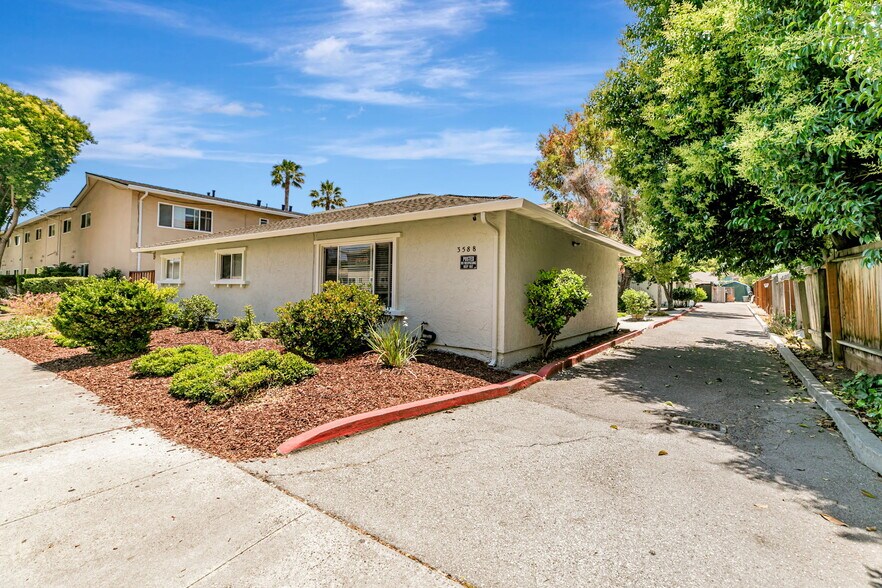 3588 Agate Dr, Santa Clara, CA à vendre - Photo de l’immeuble – Image 2 sur 20