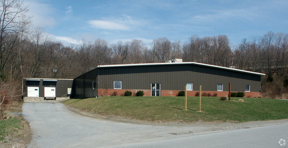 7 Industry St, La Grange, NY à louer - Photo principale – Image 1 sur 9