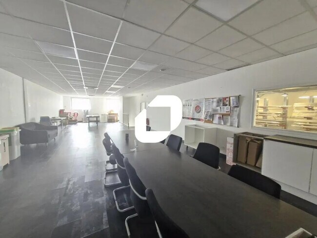 Plus de détails pour Bureau, Local d'activités à louer