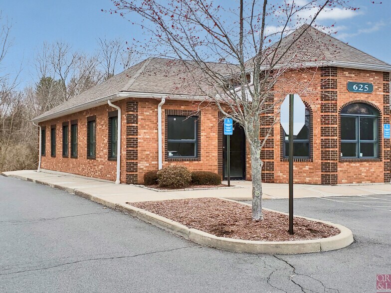 625 Clark Ave, Bristol, CT à louer - Photo de l’immeuble – Image 3 sur 5