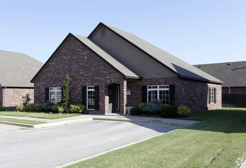 1909 W C St, Jenks, OK à louer - Photo de l’immeuble – Image 3 sur 12