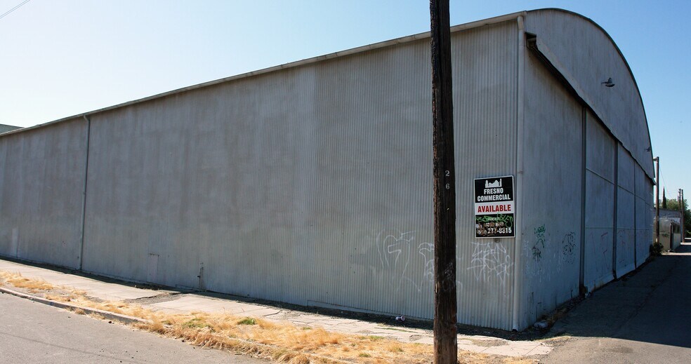 2010 E Tyler Ave, Fresno, CA à vendre - Photo de l’immeuble – Image 2 sur 8
