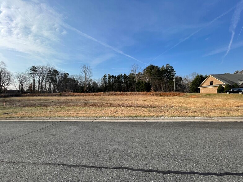 River Birch Ct, King, NC à vendre - Photo de l’immeuble – Image 1 sur 4