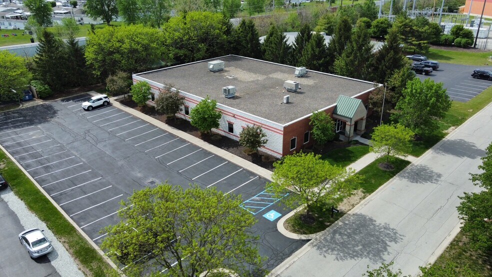 9155 Harrison Park Ct, Indianapolis, IN à vendre - Photo de l’immeuble – Image 2 sur 9