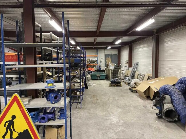 Plus de détails pour Bureau, Local d'activités à louer